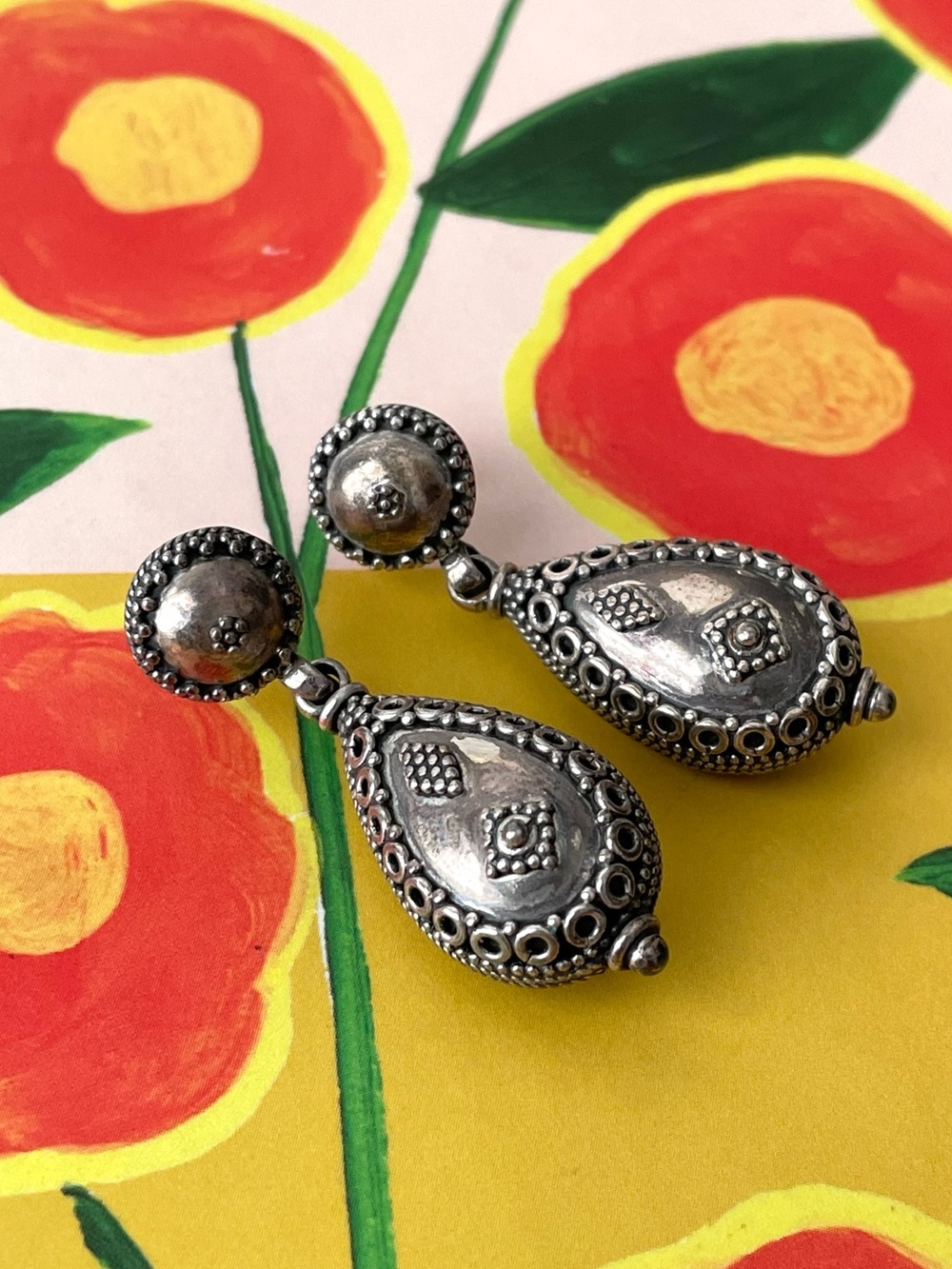 Vtg stamped 925 sterling silver Doug Paulus DP textured teardrop dangle earrings
